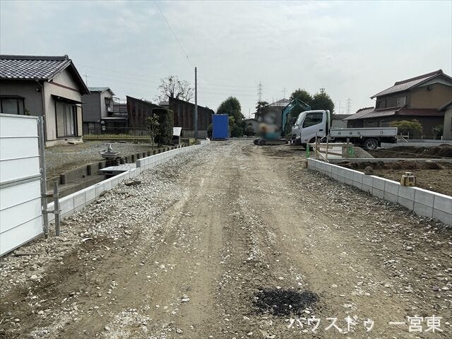 ≪旗竿地の私道≫
旗竿地のため通行人の視線も気にならず、プライバシーも確保しやすくなります。