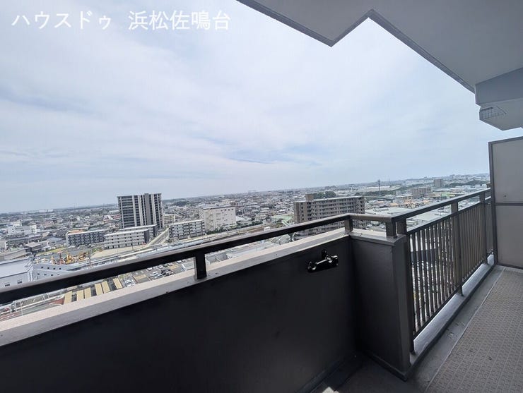 14階最上階南の眺望です。(撮影時曇天)