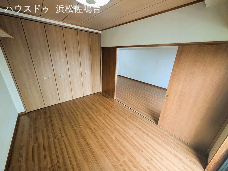 リビング横洋室