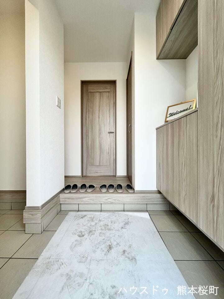 ■「しまう」が叶える美しい玄関■大容量のシューズボックスがあることでいつも整理された、気持ちの良い「家の顔」を保てます。