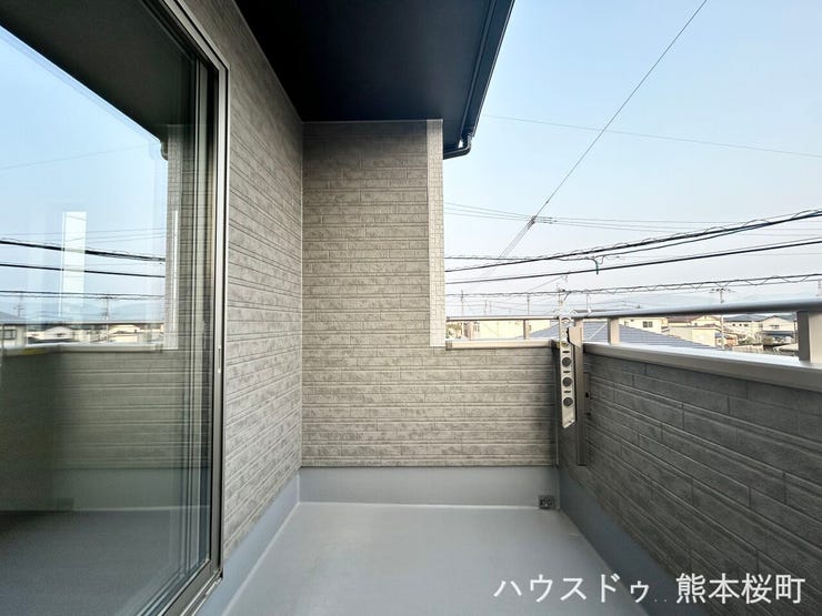 ■空の下の開放的な特等席■日光浴や読書、外の空気を感じながらリフレッシュ。暮らしを豊かにする、もう一つの心地よい空間です。