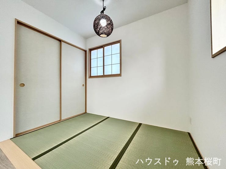 ■1階畳コーナー■ゲストをもてなし、昼寝や家事にも使える、畳のぬくもりが心地よい多目的万能スペース。