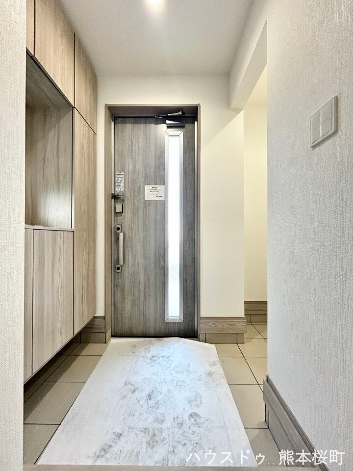 ■「ただいま」の安堵をくれる場所■訪れる人を迎え入れ、帰るたびにホッと一息つける、明るく機能的なエントランス。