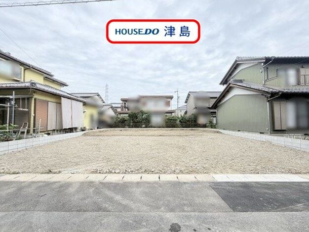 【外観】
南小学校・暁中学校エリア。約63.7坪のゆとりある敷地に駐車3台可能。全居室南向きの明るい5LDK。