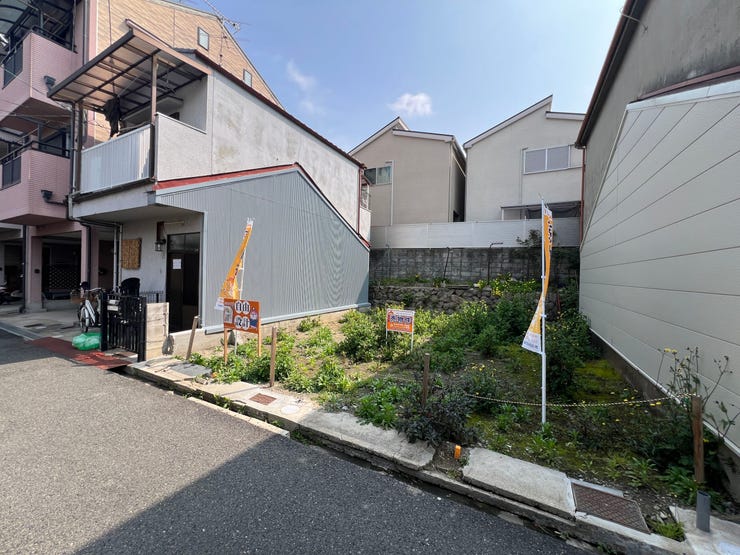 【外観】
東大阪市本町の閑静な住宅街。駅まで平坦徒歩9分、通勤・通学に便利な近鉄奈良線。建築条件付売地として、家族の想いを形にする家作りをご提案。現況更地ですので、ぜひ現地をご覧下さい!