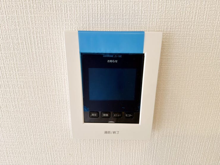 来客時に便利なTVモニター付きインターホン!お子様のお留守番にも安心です♪ 訪問者の顔や様子を室内からしっかり確認してから応対できるため、不審な勧誘や突然の来客にも落ち着いて対応できます。