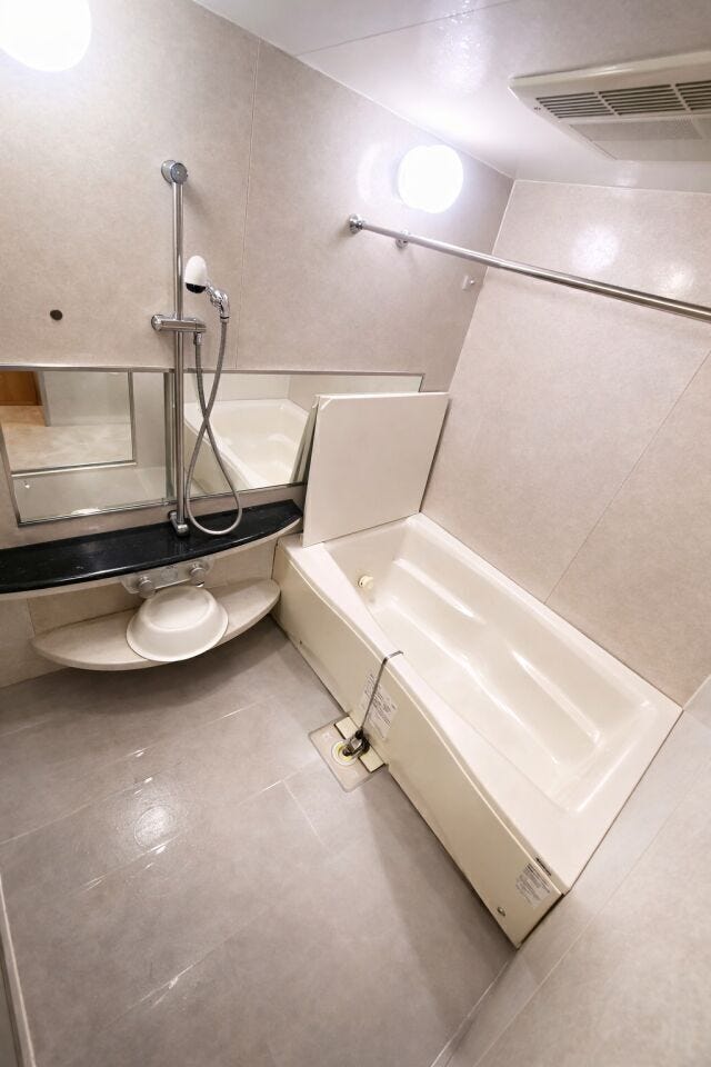 浴室乾燥暖房機付き
※AIによる家具消し修正済み