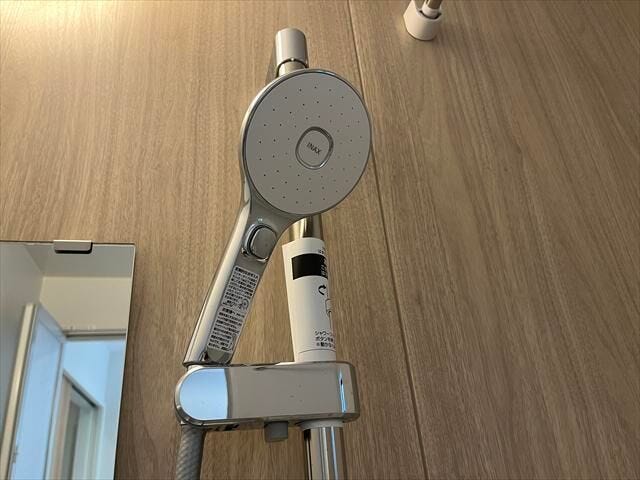 ◆シャワーヘッド◆INAX製のシャワーヘッドです。手元止水スイッチで節水・省エネ!