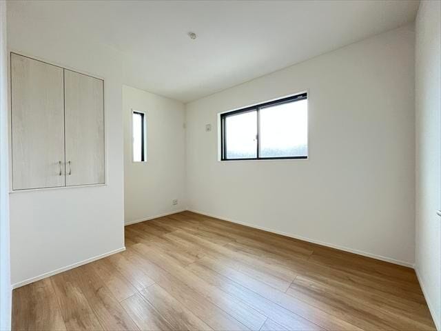 5.6帖:穏やかな光がやさしく広がる落ち着いたお部屋です。自分だけのくつろぎスペースとしても使いやすく、居心地の良さを感じられます!