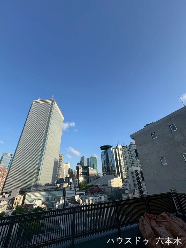 都心を一望する開放感。昼も夜も絵になる贅沢な眺め。