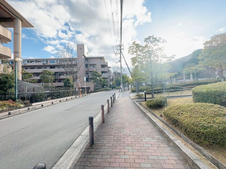 あたたかな陽が差し込み、優しい風が吹き込む陽当り・通風良好な立地です。