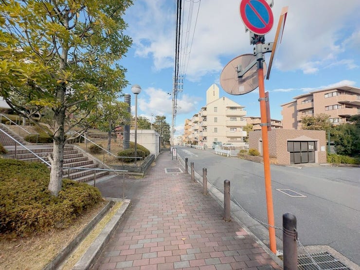 静かで落ち着いた閑静な住宅地です。
子育て世代の生活環境としても最適です◎