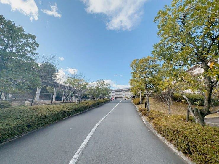 付近には緑や山など多く、豊かな自然の風景を望んでいただけます◎