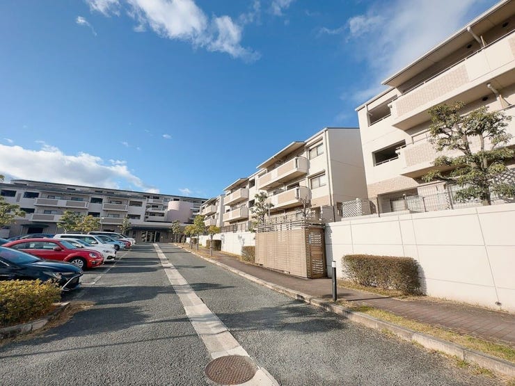 近隣にスーパーがあり生活環境の整った住宅街です。