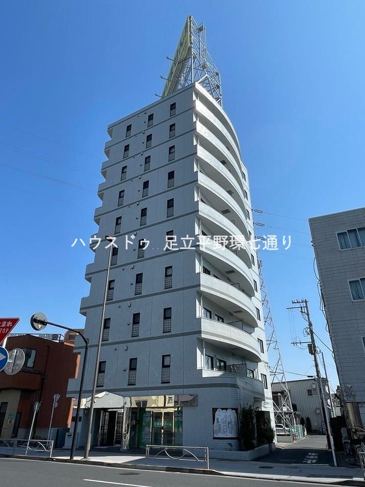 【外観】
存在感のあるスタイリッシュな外観。周辺環境も整っており、快適な都市生活を叶える住まいです。