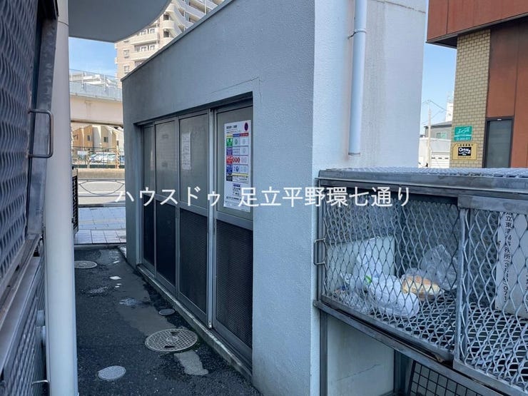 敷地内にゴミ置き場を完備。忙しい日常でもスムーズにゴミ出しができ便利です。