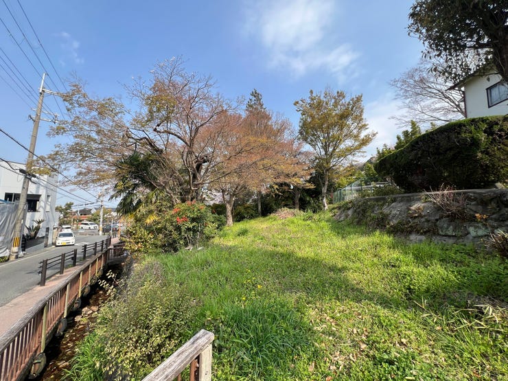 【外観】
【建築条件なし】近鉄けいはんな線「新石切」駅徒歩10分の好立地!お好きなハウスメーカーで建築可能です。閑静な住宅街で、北側公道は幅員約5.1mと開放感があります。