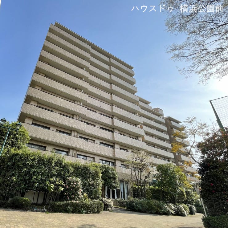 【外観】
中区本牧原のビッグコミュニティ、A棟は11階建てとなります。近隣に「イオン本牧店」があり、周辺環境も良好です。