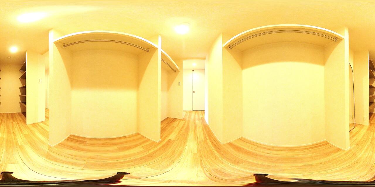 ウォークスルクローゼットの360度写真です。