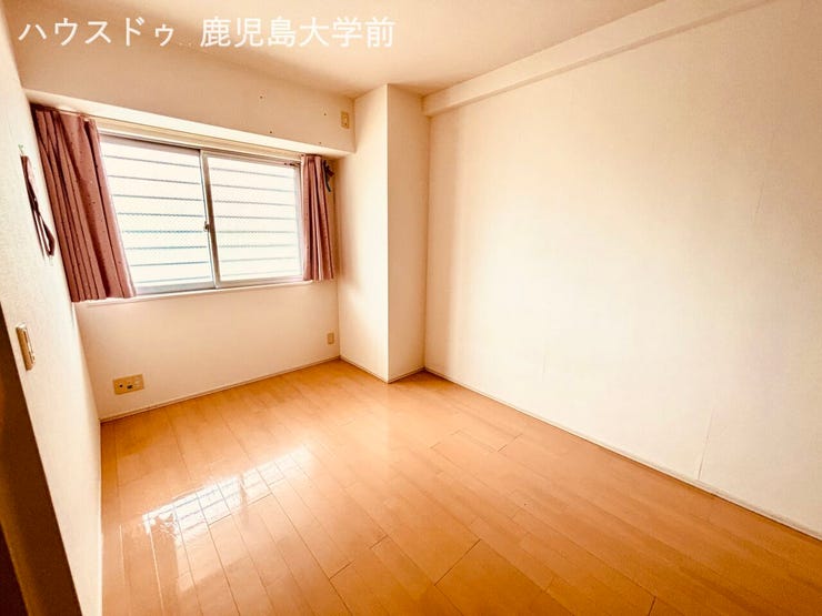 一番広いこの洋室は、主寝室に最適です。
※家具などはAIで消しています