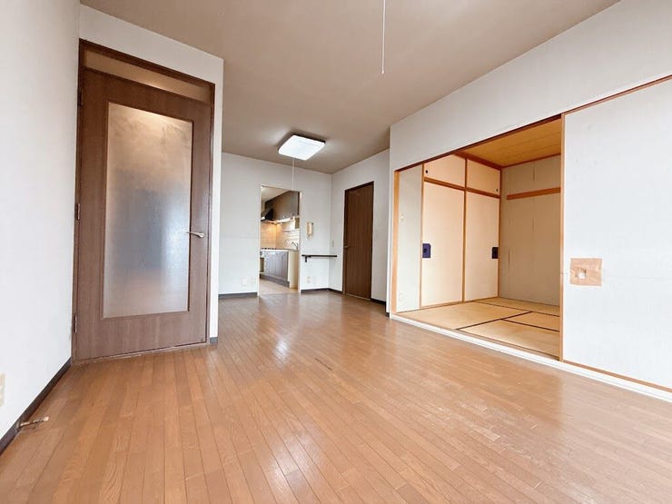 優しい色合いの室内です。
統一感があり、空間がより広く感じられます。