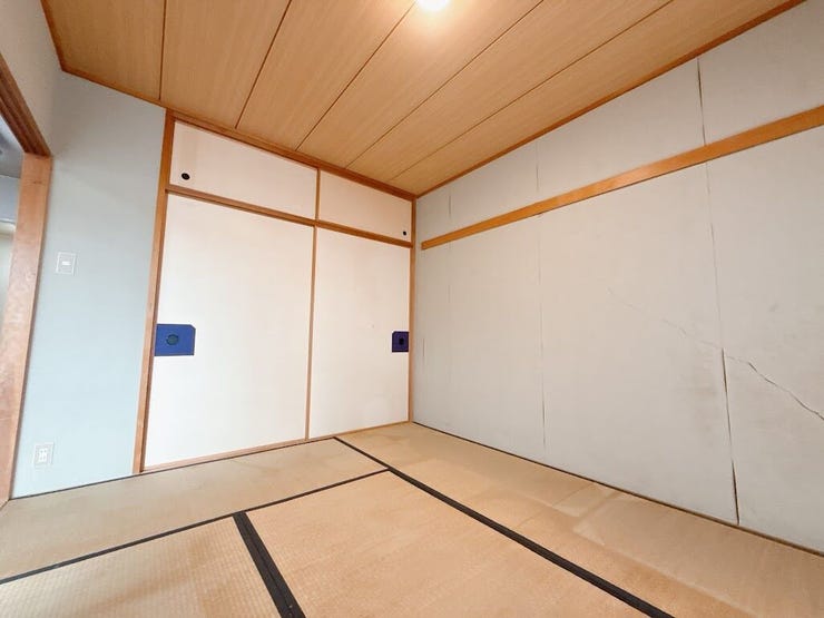 リビング横の和室スペースは休憩したり、お子様の安全な遊びスペースとしても使えます◎