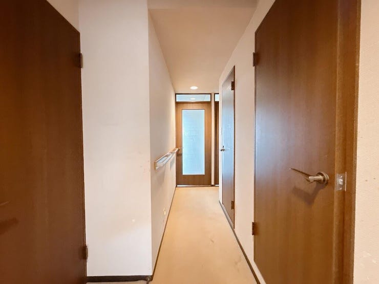 開放感のある広い廊下です。