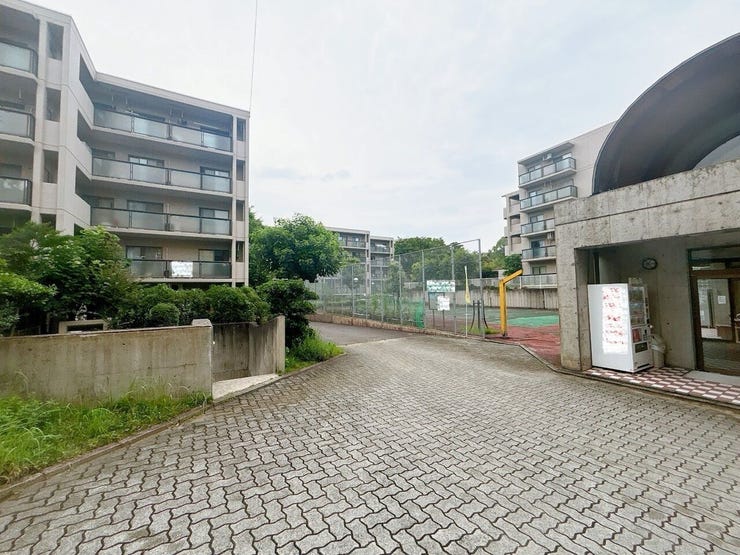 静かで落ち着いた閑静な住宅地です。
子育て世代の生活環境としても最適です◎