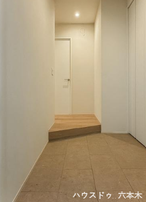 すっきりとした印象の玄関スペース