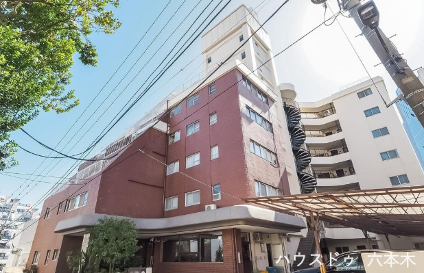 【外観】
街並みに映える落ち着いた外観デザイン