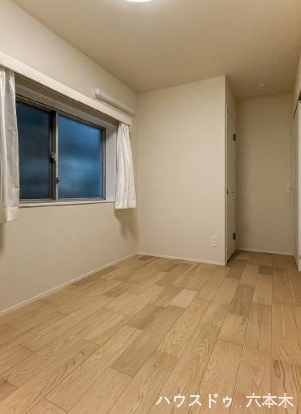 寝室にも最適な落ち着いた一室