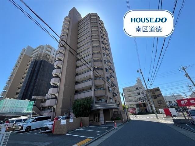 小学校まで徒歩約8分、中学校まで徒歩約5分と、お子様の通学にも負担の少ない距離に立地です。
