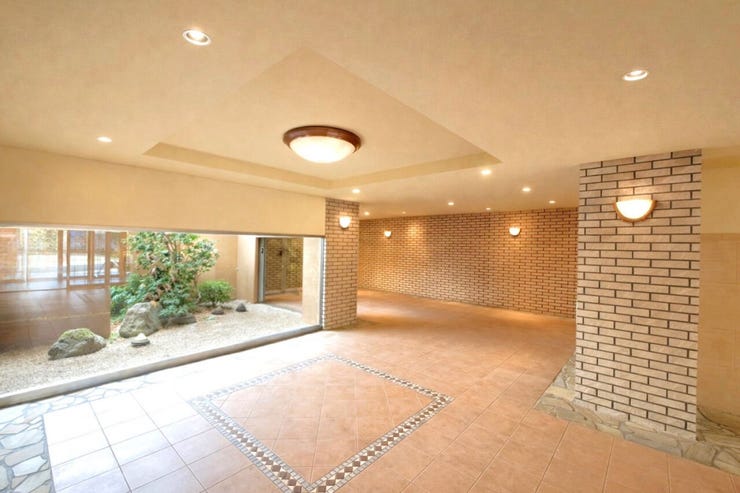 *エントランス*