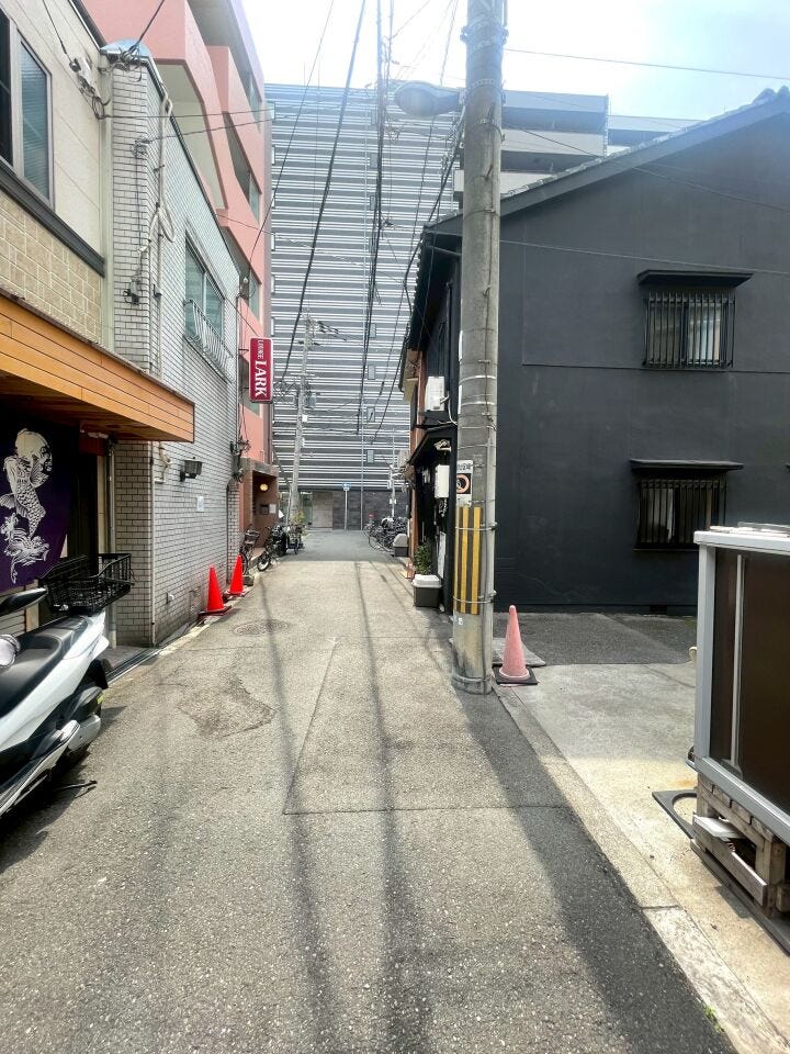 東側道路