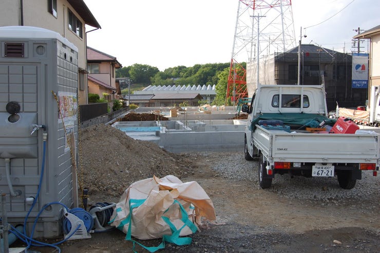 建設中