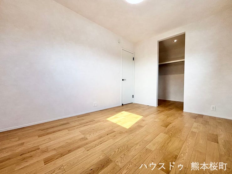 ■2階主寝室■心からリラックスできる静けさ、上質な眠りで、毎日をリセットします。明日への活力を養う空間です。