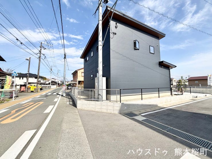 ■理想を叶える新しい暮らしの舞台■高いデザイン性と機能性を兼ね備えた住まい。ここで、家族の新しい物語が始まります。