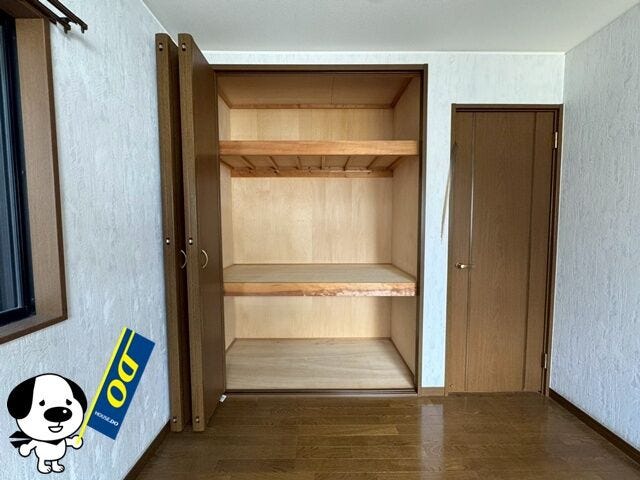 収納がございますので、お部屋がすっきり片付きますね。