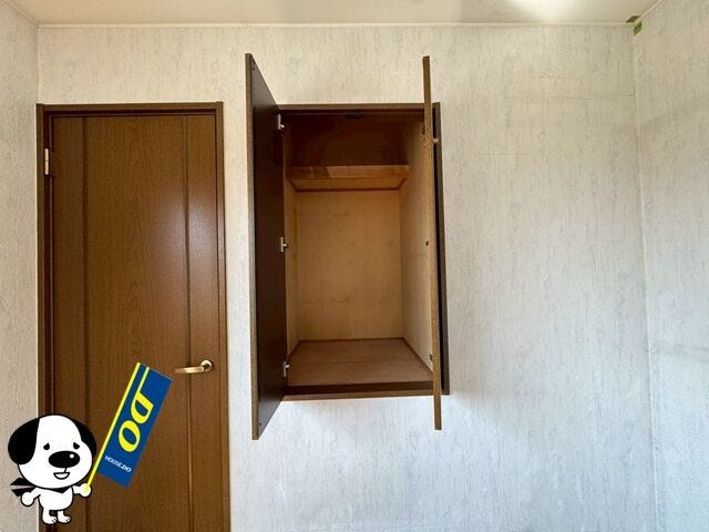 棚付き収納は小物の整理に便利ですね!