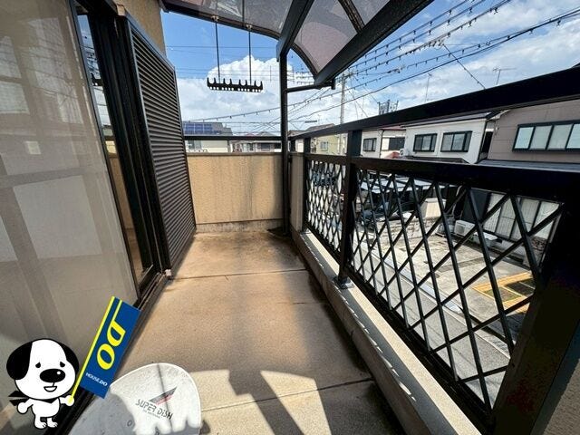 広いバルコニーだから、お布団や洗濯物もたっぷり干せ、南からの陽射しでしっかりと乾きそうです。