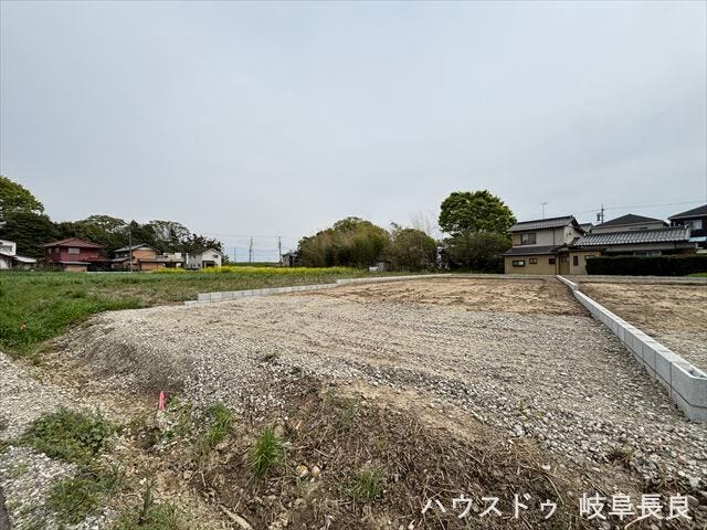 まだまだ更地ですが、間取り図を見て想像するのが楽しみですね。