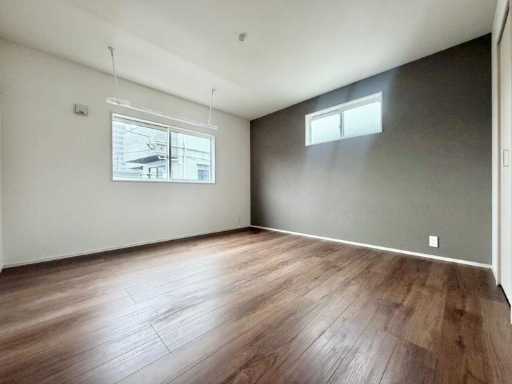 8帖のウォークインクローゼット付き洋室になります♪