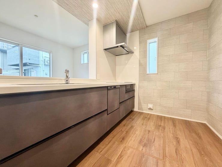 キッチンにも大容量収納が付いております♪