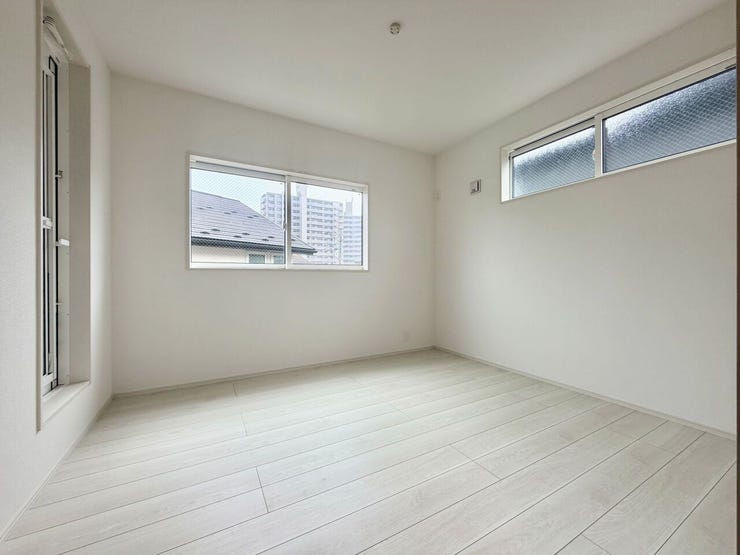 クローゼット付き5.2帖の洋室になります♪