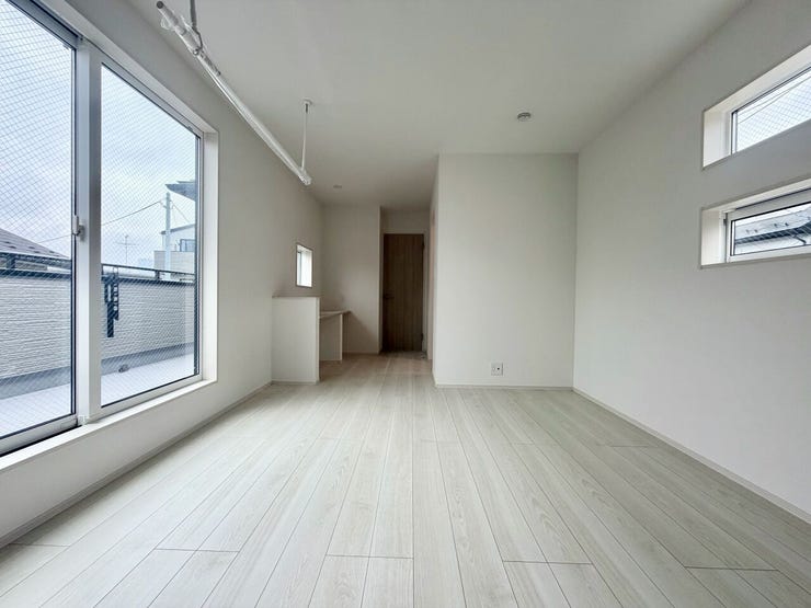 9帖のウォークインクローゼット付き洋室になります♪