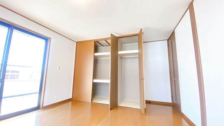 白を基調にした内装でインテリアが引き立ちます◎