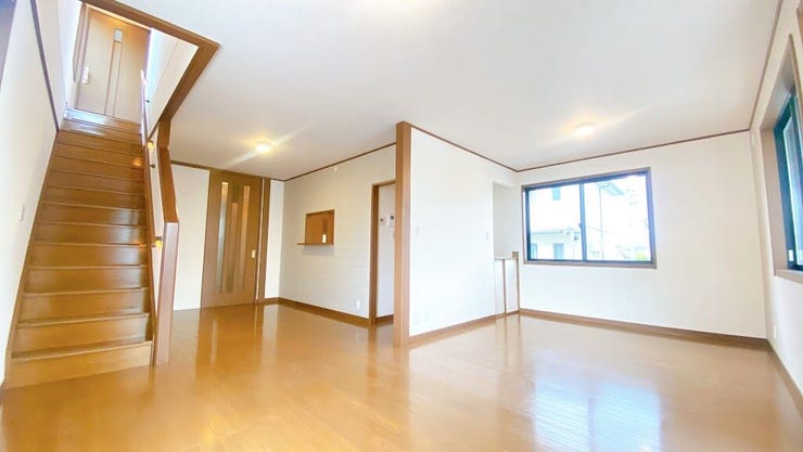 優しい色合いの室内です。
統一感があり、空間がより広く感じられます。