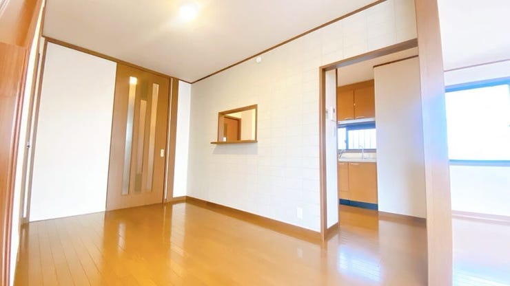 自然光が降り注ぎ明るく広々としたLDK◎