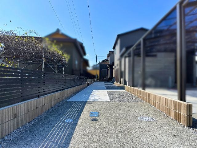 ●駐車場●車は縦列で3台駐車できます。(車種による)