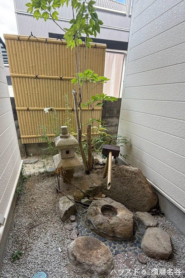 和室からは坪庭がご覧いただけます。